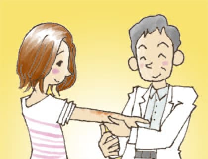 血液検査を受ける女性